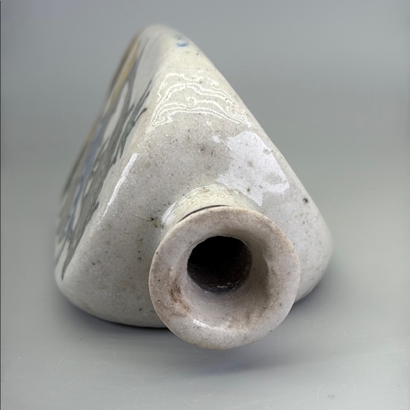 Antique Handcrafted Persian Iznik Vase - Picture 11 of 12